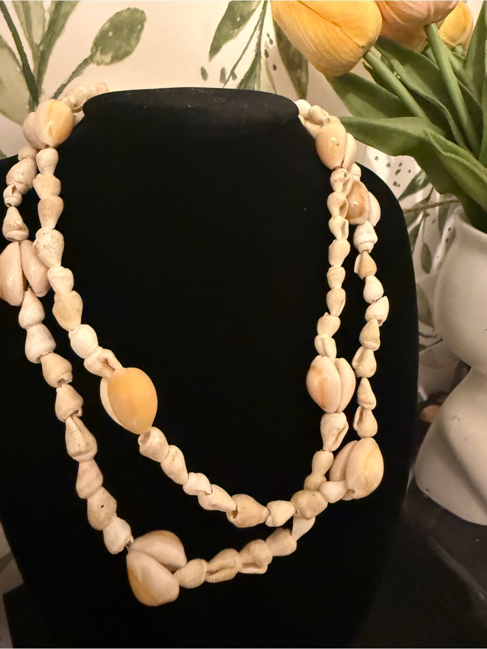 Handcrafted Cream Shell Knot Necklace - Women Jewelry - Picture 2 of 3